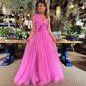 فستان بكتف واحد على شكل قلب