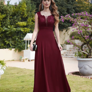 فستان مزين بالدانتيل